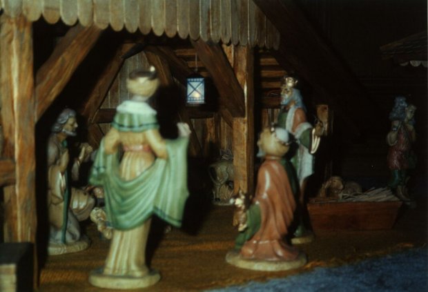 Jede Holzart saugt die gleiche Farbe verschieden auf