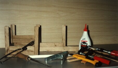 Werkzeug und Leim braucht das neue Heim