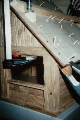 Nach dem Anstrich alles aufleimen und festspannen