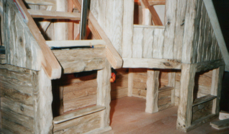 Das kleine Dach ist aus einer 5mm Sperrholzplatte, mit 315mm L&auml;nge und der Breite von 210mm - Dachteile erst auflegen, bohren, abnehmen, dann streichen, auflegen und festleimen