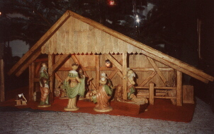 Bitte bedenken Sie:
Alle Krippen und die Abbildungen auf der HOMEPAGE - 
" HARRYHAUS.de " sind UNIKATE und mein geistiges Eigentum.
Wer sich mit dem geistigen Eigentum anderer, ohne Genehmigung schm&uuml;ckt, ist ein Dieb.
Diebe sind Verbrecher und geh&ouml;ren deshalb auch so bestraft.
Sollten Sie dennoch Gefallen am Nachbau einer meiner Krippen haben, lassen Sie es mich " Bitte " per E-mail 
wissen.
Ohne mein schriftliches Einverst&auml;ndnis ist der Nachbau verboten und wird bei Nichtbeachtung auch gerichtlich verfolgt.